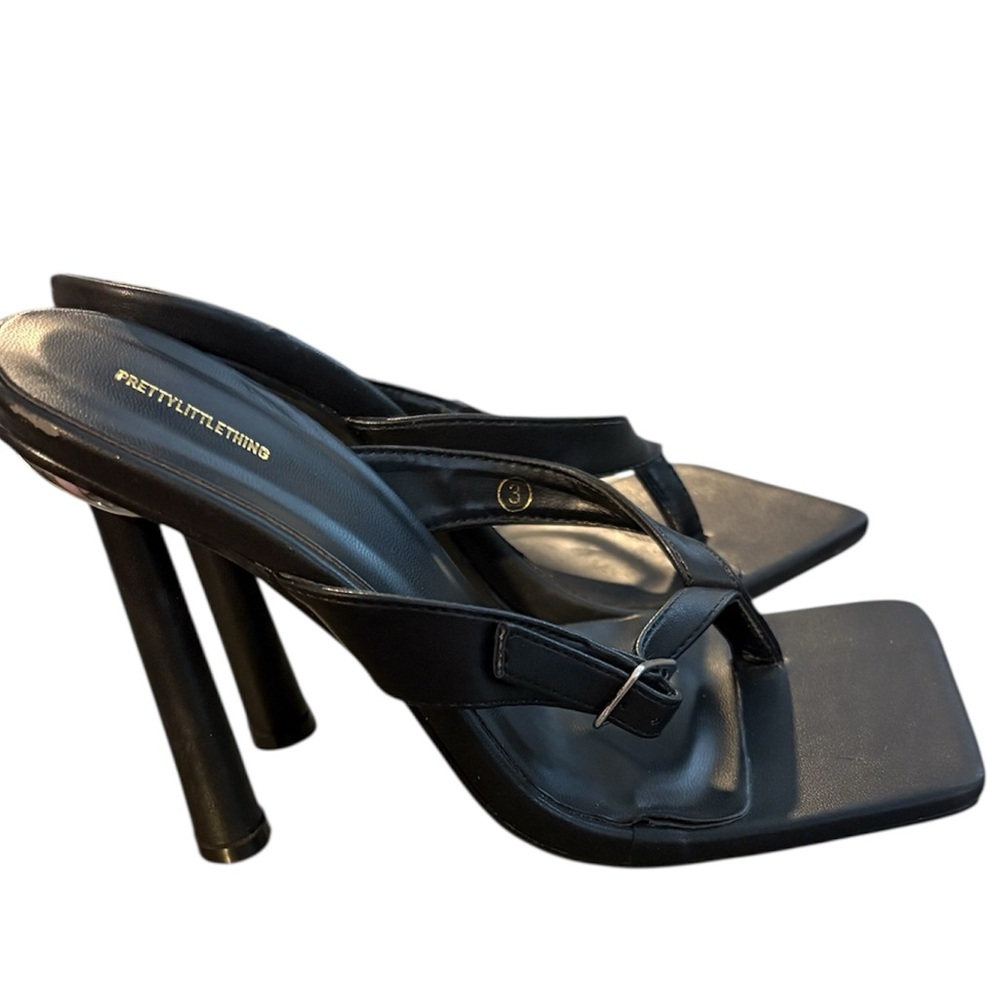 PRETTYLITTLETHING Open toe thong flip-flop heels square-toe US5 like new